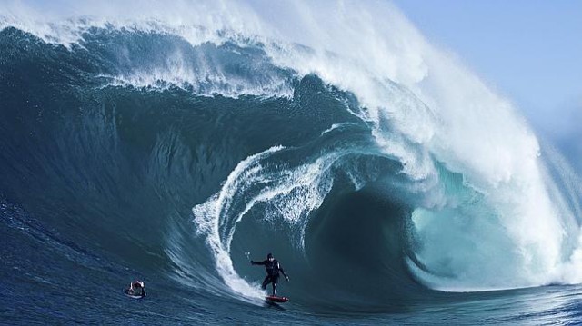 Nazaré - record mondial în 2012 pentru cel mai mare val pe care s-a făcut surf